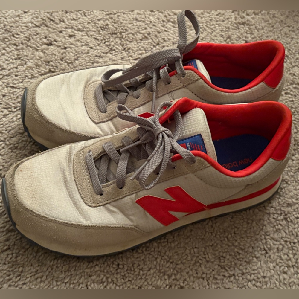New Balance 501 Running Sneakers Woman’s Size 9.5 #WL501TSG Gray & Red